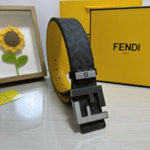 品名：芬迪 Fendi 原单 材质：原单牛皮腰带 百分百头层牛皮腰带保证真皮，24K纯钢扣，专柜原单品质、做工精细，时尚大牌，送人自用首选 包装： 请认准如图专