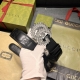 古奇 宽4.0Cm 新款 原单 每一季，品牌标识都会吐故纳新，于经典之中融入新意。在这款绗缝皮革腰带上，经典Gg标识以亮眼之姿生动呈现，与双G造型配件相得益彰。