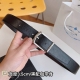 特 Prada.普拉达 是意大利著名奢侈品牌，致力于创造兼具经典色彩和创新精神的时尚理念，独特的设计结合了流行简约与优雅的气质，完美地衬托出prada优秀的产品