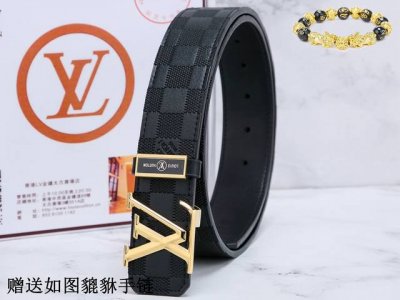 皮带：Lv..路易..威登原单 腰带：百分百头层牛皮，保证真皮。24K纯钢扣双面可用专柜同等质量， 送人自用首选 包装： 请认准如图专柜包装，赠送打孔器，银联发