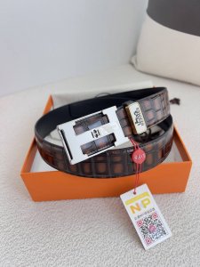 品名：爱马仕.Her..Mes自动扣皮带 腰带 型号：自动扣，纯钢材质经典自动扣，头层牛皮自动带身，内穿款 腰带：百分百头层牛皮，自动带身，保证真皮。24K纯钢
