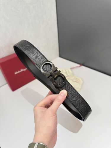 菲拉～格慕 Salvatore ～Ferragamo 是一家意大利奢侈品牌，以其高品质的皮革制品、鞋履和配饰而闻名。菲拉格慕的腰带是其经典产品之一，通常采用优质
