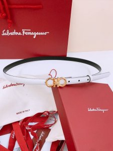 Ferragamo # 经典Gancio皮带 女士光滑小牛皮平纹面，质感十足 独特复古风格 复古链五金搭配 1.5Cm