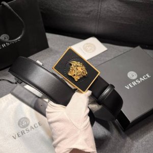 范思哲 宽4.0Cm Versace，此款腰带采用精美的意大利皮革于意大利制造