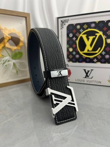 品名：Lv..路易..威登原单 材质：原单牛皮腰带 百分百头层牛皮腰带保证真皮，24K纯钢扣，专柜原单品质、做工精细，时尚大牌，送人自用首选 包装： 请认准如图