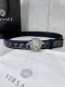 宽度4.0 Cm Versace 范思哲 此款经典的versace腰带由柔软的小牛皮制成，饰有la Greca印花，并配有3D美杜莎腰带扣。
