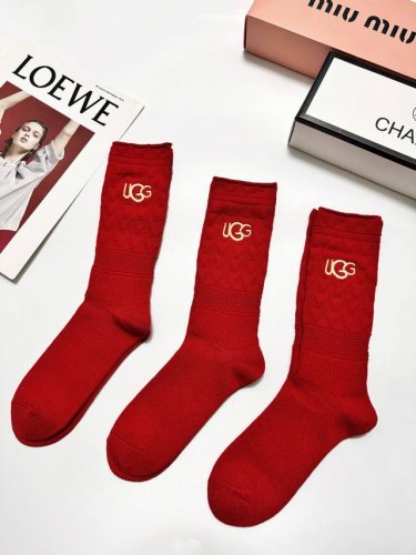 配包装 DDD 一盒3双 DDD Ugg 经典字母 Logo刺绣羊毛 混纺中筒袜 ！超级软糯亲肤！ DDD Ins爆款！专柜在售Ing 好看到爆炸 ！超高品质！