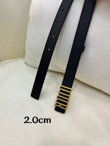 特P150 迪奥.高版本 全套包装 腰带采用复古色 双面小牛皮 款式修长，与半身裙、长裤或连衣裙搭配更显身形。皮带宽度：3.0Cm/2.0Cm。