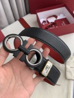 品名：菲拉格慕.Ferrgamo原单 型号：挂扣，原版经典双色挂扣，雅黑枪，实物拍摄，头层牛皮 材料：百分百头层牛皮，保证真皮。双面可用专柜同等质量，原版经典篮