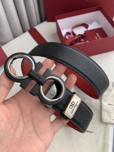 品名：菲拉格慕.Ferrgamo原单 型号：挂扣，原版经典双色挂扣，雅黑枪，实物拍摄，头层牛皮 材料：百分百头层牛皮，保证真皮。双面可用专柜同等质量，原版经典篮