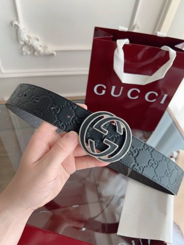 Gucci.古驰 全套包装 绝美Gucci 双G扣男士新款腰帶 專櫃同步 寬4厘米 雙面進口荔枝紋雙面雙色可用 精緻真空電鍍雙G鋼扣 時尚百搭款
