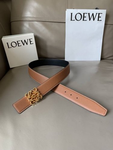 实物拍摄，高端质量批 配全套包装品牌：罗意威海外原单扣头材质：精品实心铜扣带身材质正面：38Mm宽度采用双面进口原版皮腰带，真空电镀五金扣头实物拍摄 一等一好质