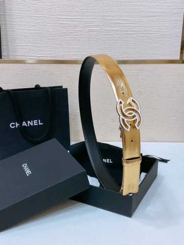 Chanel 24C 树脂黑 与 白 水钻金色金属 Logo搭扣 黄铜金属进口胎牛皮带身 手感柔软 细腻 3.0Cm