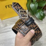 图片包装+10 Fendl 芬迪 专柜同款 宽40Mm 标志造型宽皮带。钉扣式带扣。棕色小牛皮制成。印有浮雕手绘黑色与棕色 Ff 图案。镀金表面金属制品，品质保