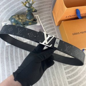 Lv 特种皮腰带系列 ，原厂五金精品不锈钢扣，手感柔软舒适 宽3.8Cm。