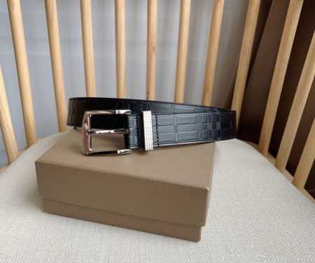 Burberry 巴宝莉专柜同步上新意大利制皮革腰带 精心搭配品牌格纹压花 搭配哑光搭扣营造精致设计感 宽:3.5Cm 精致优雅 简单大方 - 点击图像关闭