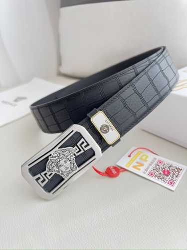 品名：Versace.范思哲原单腰带 皮带 型号：挂扣，经典人头纯钢材质扣头，头层牛皮，图片实物拍摄 材料：百分百头层牛皮，保证真皮。24K纯钢扣双面可用专柜同