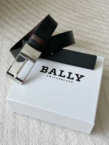 巴利 Bally 男士休闲商务双面皮带，宽3.4Cm 一面黑色，一面深棕色 ，搭配银色金属扣头，简约又具有质感，适合商务、休闲等多种场合穿搭。