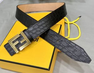 Fendl 芬迪 专柜同款 宽40Mm双面原版小牛皮 搭配单钌钯电镀扣 完美的手感.油边 出众的设计.风格 高贵奢华 时尚大方 高清实拍 货真价实 品质保证 双