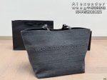 亚历山大王托特包 Alexander Wang 拿到手真的特别惊喜 手感很好 各位辣妹心动了吗 尺寸：底31高30