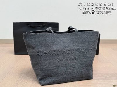 亚历山大王托特包 Alexander Wang 拿到手真的特别惊喜 手感很好 各位辣妹心动了吗 尺寸：底31高30