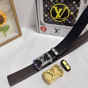 品名：Lv..路易..威登 材质：原单牛皮腰带 百分百头层牛皮腰带保证真皮，24K纯钢扣，专柜原单品质、做工精细，时尚大牌，送人自用首选 包装：