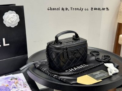礼盒包装 新款熊猫色 黑武士 Chanel香奈儿新款Trendycc系列手柄化妆包 亮面金标菱格纹羊皮手柄长盒子包手提单肩斜挎包不含镜子 尺寸18*10Cm