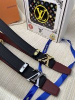品名：Lv..路易..威登原单 材质：原单牛皮腰带 百分百头层牛皮腰带保证真皮，24K纯钢扣，专柜原单品质、做工精细，时尚大牌，送人自用首选 包装： 请认准如图