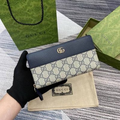 顶配版 Gucci新品采用进口原厂皮，进口线，新款Ophidia系列 采用意大利进口小牛皮，配以经典双G五金，新的式样和轮廓托的新作登场了。结构形状，其中内侧被