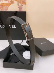 特 Chanel 扭麻花针扣 新设计翻皮针扣搭配进口胎牛皮腰带. 手感柔软 质感十足 尾巴Cc金属点缀 宽度3.0Cm