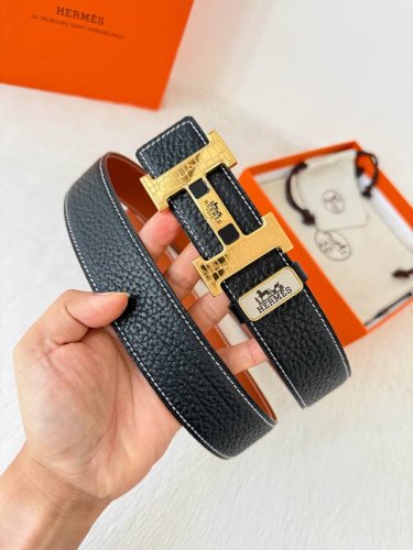 品名： 爱玛仕.Hermes腰带 皮带 原单 型号：挂扣，经典纯钢材质扣头，双面头层牛皮，图片实物拍摄 材料：双面头层牛皮，挂扣系列，纯钢材质扣头，镀钯电镀工艺