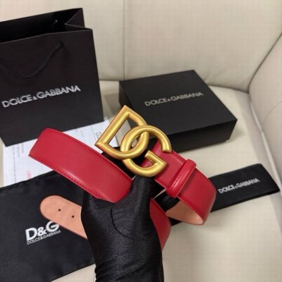 Dg宽4.0Cm 杜嘉班纳 新款 Devotion 系列 Lux 皮革腰带，点缀手工打造的徽标爱心珠宝金属合金搭扣，镶嵌珍珠装饰。扣下方设有点扣无镍搭扣与配件