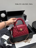 礼盒包装 升级版！羊皮纹 尺寸22.13 香奈儿 Chanel 23K Kelly手提包 时尚是一个轮回 大热门中古 Kelly被 Chanel 重新设计焕发生