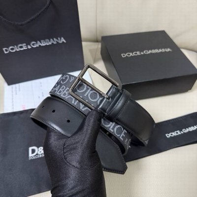 Dg，宽4.0Cm Dolce&Gabbana 全新小牛皮腰带，满载干练态度。滚轴针扣搭扣尽显巧思