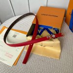 Lv S-Lock系列 寬度20Mm 驢家法國女士腰帶 全新風格定制帆布面料襯托細膩的進口小牛皮 皮帶末端有金色金屬花卉點綴 花卉側面視有logo鋼印標識 搭配