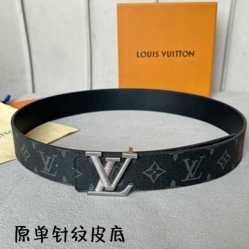 特 寬：40mm 驢家新品 寬度40mm 驢家SS早春新品腰帶系列 意大利原廠皮料 扣頭採用雙拼視覺效果工藝 全方位精打細磨 精密度厚金電鍍 雙面用