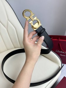 特P160(菲拉格慕)双面原厂进口头层牛皮，双面使用，真空电镀铜扣，做工精致专柜品质！时尚休闲百搭火爆热销中！配专柜全套包装，宽度3.5