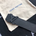 皮带：Lv..路易..威登顶级复刻. 腰带：原单品质百分百头层牛皮，保证真皮。真空电镀.永不掉色.24K纯钢扣头层牛皮，水波纹系列，永恒经典款专柜同等质量， 送