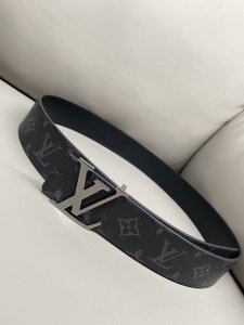 Lv 路易威登 全套包装 40Mm宽度 正品一体铸造五金钢扣，原厂皮料 双面原厂定制面料， 可双面使用！区别市场货