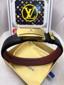 Lv 原单头层牛皮麦穗纹面，内衬头层牛皮压横条纹底，搭配原单自动扣，可裁剪的自动带，此款腰带面双采用意大利原定厂制进口牛皮带身 ，对专版柜足宽3.5 DDD