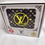 品名：LV..路易..威登 材质：原单牛皮腰带 百分百头层牛皮腰带保证真皮，24K纯钢扣，专柜原单品质、做工精细，时尚大牌，送人自用首选 包装： 请认准如图专柜