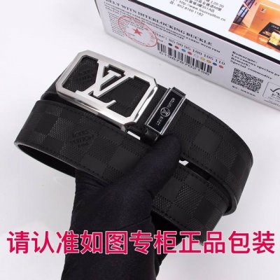 品名：Lv..路易..威登原单 型号：认准如图专柜包装，赠送打孔器 材料：百分百头层牛皮，24K纯钢扣格子纹路保证真皮。专柜同等质量， 送人自用首选 包装： 请