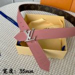 特P170 寬： 35Mm 精品原單品質 寬度35Mm 專櫃編碼M9935 驢牌首推情侶款式 經典純黑或亮麗粉色二色可選 百搭時尚
