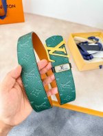 品名： Lv..路易..威登腰带皮带原单 DDD 型号：挂扣，经典纯钢材质挂扣，头层牛皮，图片实物拍摄 DDD 材料：头层牛皮，挂扣系列，纯钢材质扣头，钯镀电镀