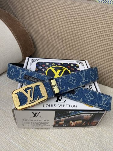 品名：Lv..路易..威登原单 材质：原单牛皮腰带 百分百头层牛皮腰带保证真皮，24K纯钢扣，专柜原单品质、做工精细，时尚大牌，送人自用首选 包装： 请认准如图