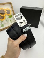 品名：万宝龙 Montblanc 自动带 材质：原单牛皮腰带 百分百头层牛皮腰带保证真皮，24K纯钢扣，专柜原单品质、做工精细，时尚大牌，送人自用首选 包装：