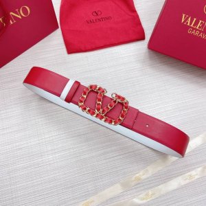 配送专柜全套包装 等级：专柜同步.原版包装.代购级别 材料：Valentino 此款采用进口原版皮搭配纯铜经典V字扣 多色可选 双面用设计 时尚潮流 专柜宽度：
