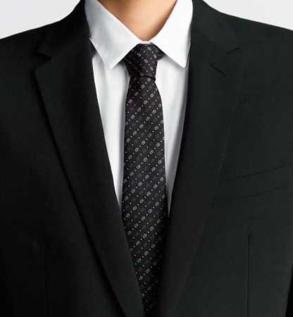 特 迪奥官方新款领带，Cd男士领带4色 Dior男士，稀有展现精湛手工与时尚优雅的理想选择，这款采用Do家最经典极具标志性Logo提花制成的领带，以同色调手法演 - 点击图像关闭