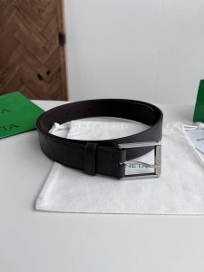 Bv 2026新款Intrecciato Stamp编织压纹腰带 原厂牛皮压印Intrecciato编织图案 搭配微复古银色针扣 针扣前端带可转动方形筒 筒带标