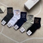 特 Versace 范思哲新品短筒男款袜子 一盒五双 纯棉材质织造，超柔软舒适，提花经典美人头字母，完全彰显该品牌男士的低调奢华风格，永不落幕的极简五色：黑、藏